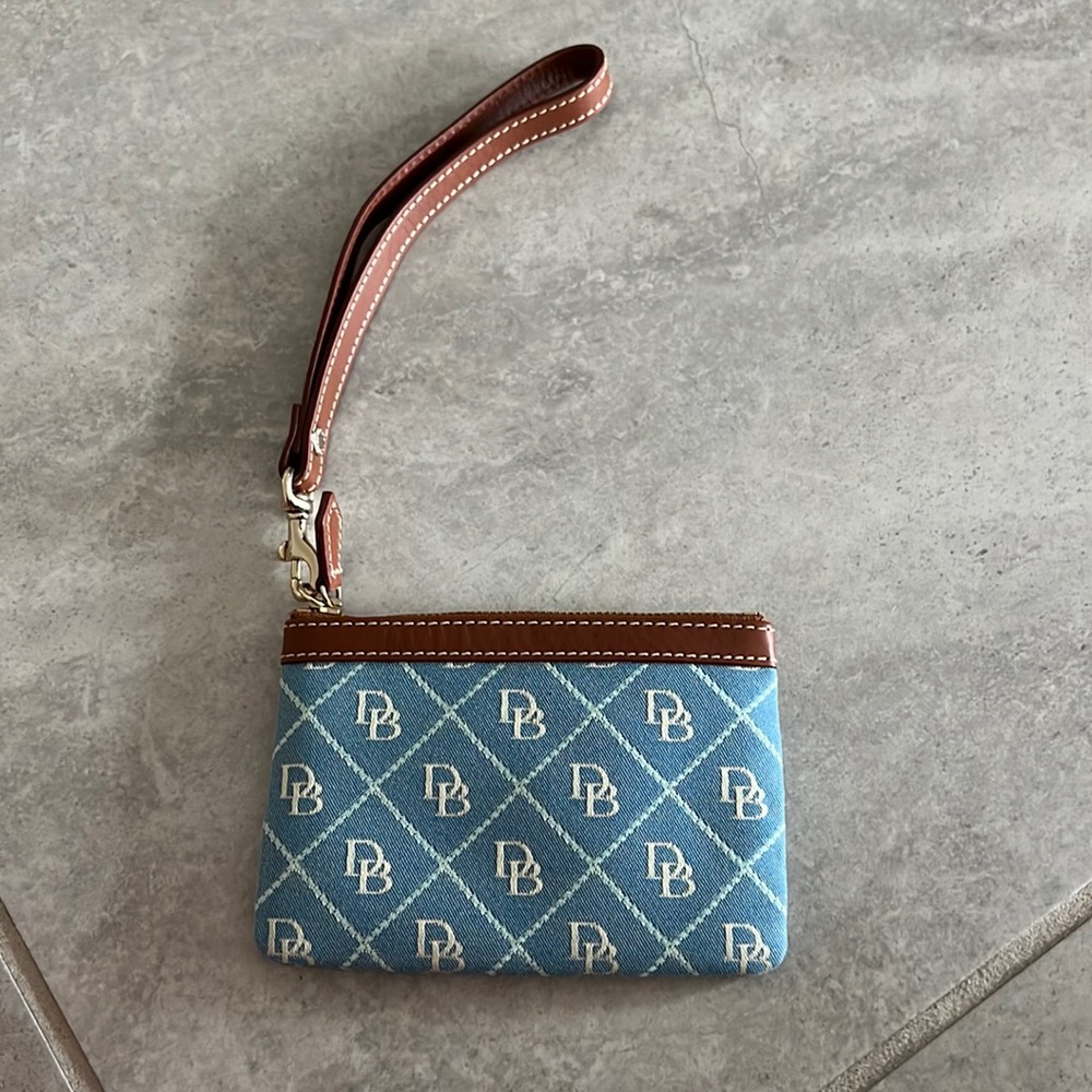 Dooney and Bourke small wristlet